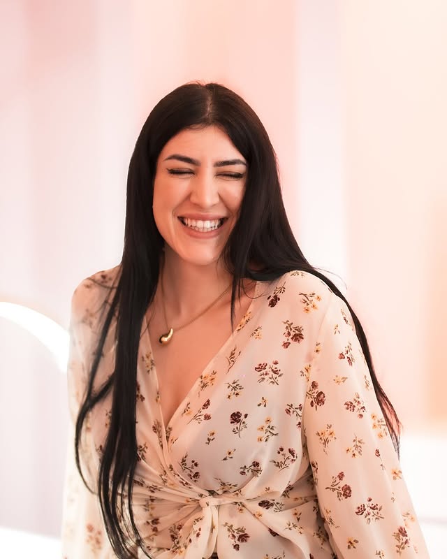 Sourire et accueil au Bar à Laser